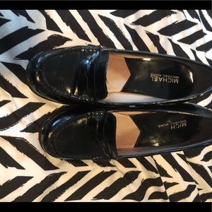 Michael Kors Black patent leather pumps sz7